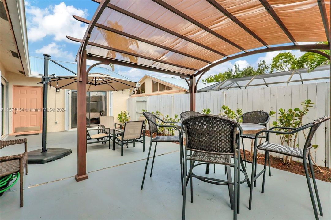 Recently Sold: $373,000 (2 beds, 2 baths, 1350 Square Feet)