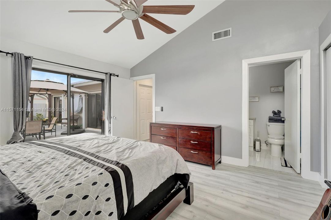 Recently Sold: $373,000 (2 beds, 2 baths, 1350 Square Feet)