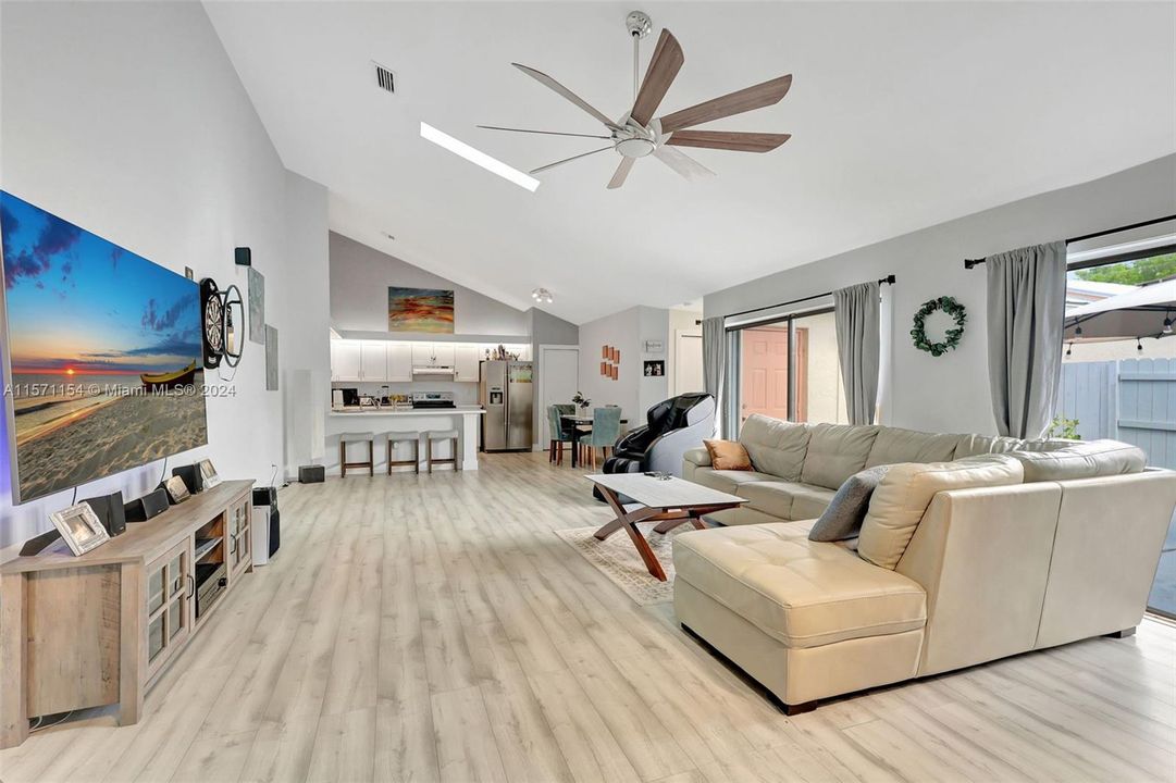 Recently Sold: $373,000 (2 beds, 2 baths, 1350 Square Feet)