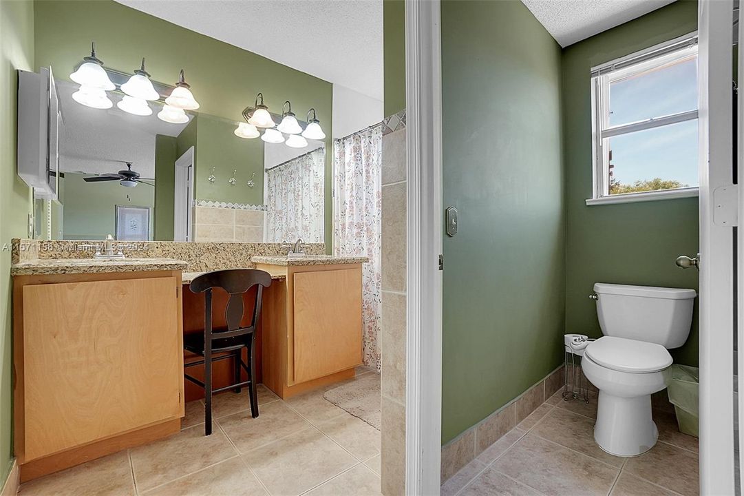 合同活跃: $529,900 (3 贝兹, 2 浴室, 1555 平方英尺)