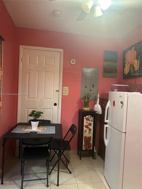 For Rent: $1,300 (1 beds, 1 baths, 1815 Square Feet)