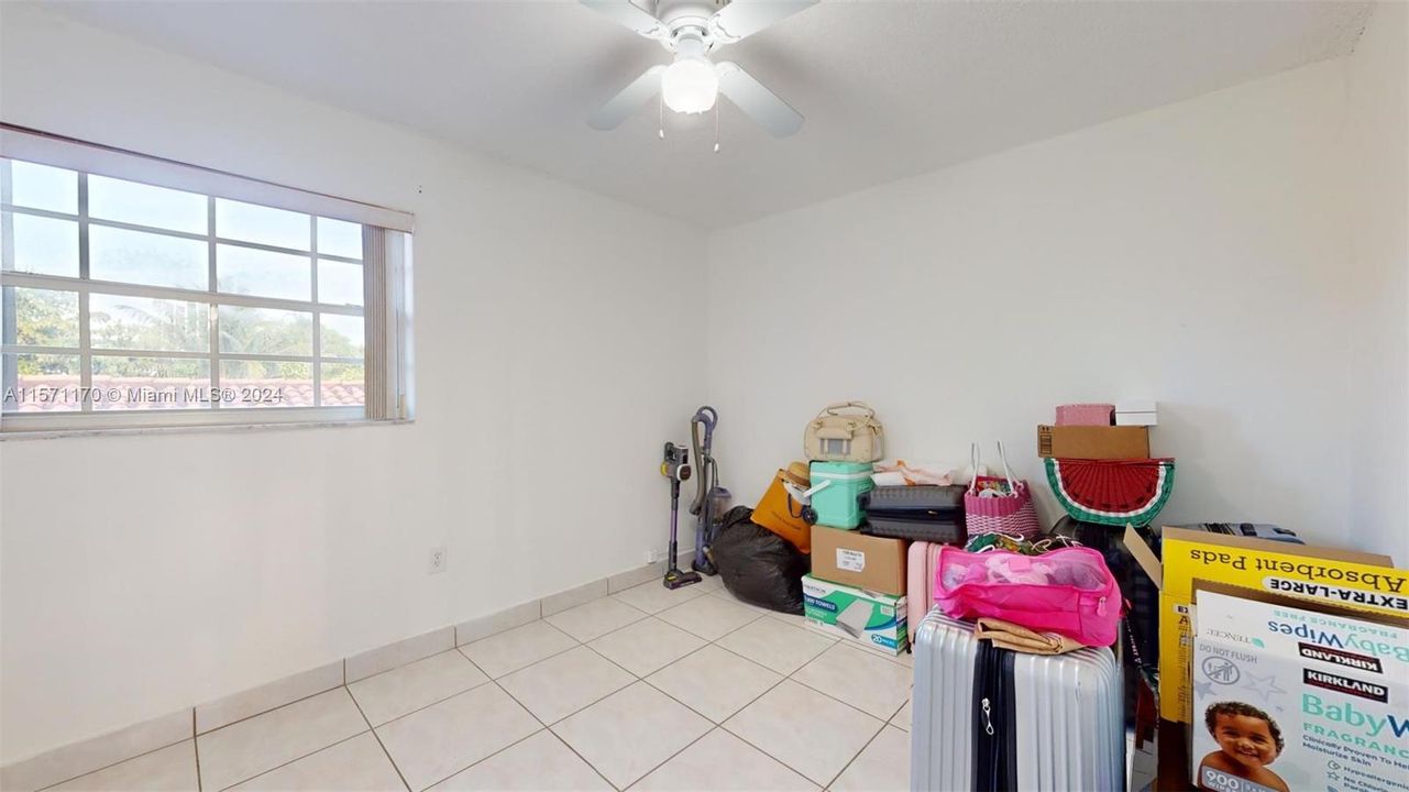 For Sale: $550,000 (3 beds, 2 baths, 1890 Square Feet)