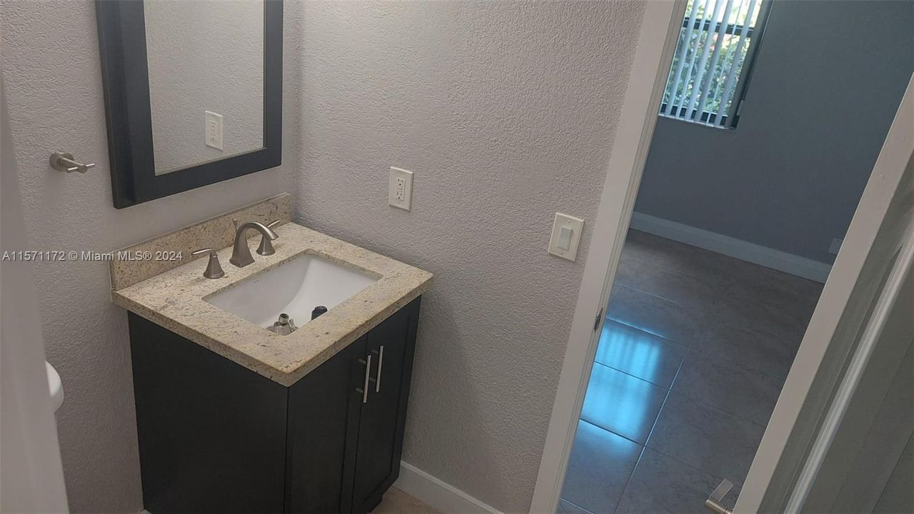 Recently Rented: $1,850 (1 beds, 1 baths, 806 Square Feet)