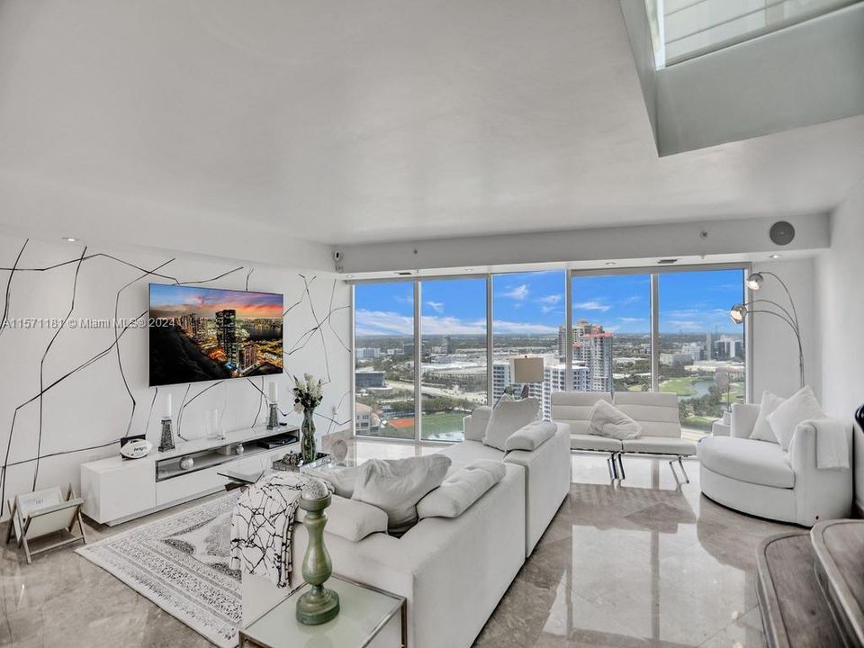 For Sale: $2,500,000 (3 beds, 3 baths, 2610 Square Feet)