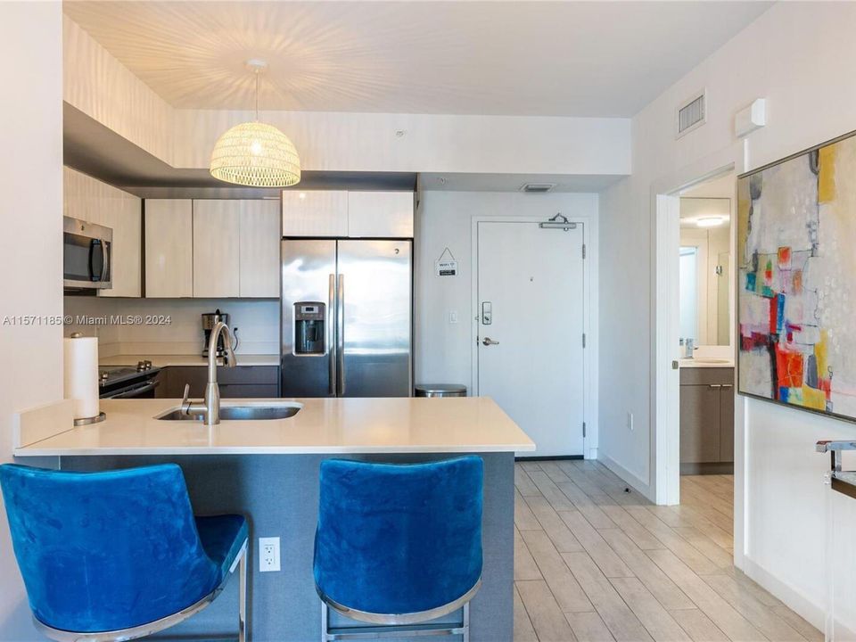 Recientemente alquilado: $3,950 (2 camas, 2 baños, 814 Pies cuadrados)