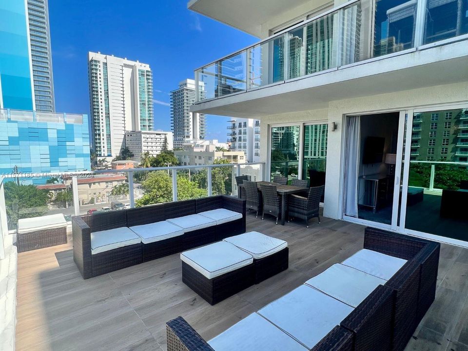 Recientemente alquilado: $3,950 (2 camas, 2 baños, 814 Pies cuadrados)