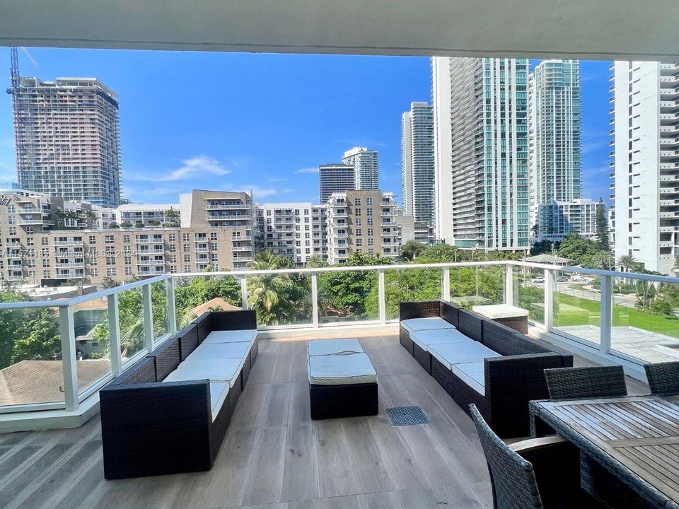 Recientemente alquilado: $3,950 (2 camas, 2 baños, 814 Pies cuadrados)