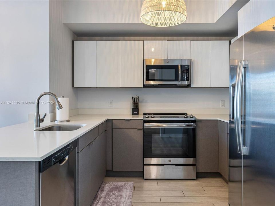 Recientemente alquilado: $3,950 (2 camas, 2 baños, 814 Pies cuadrados)