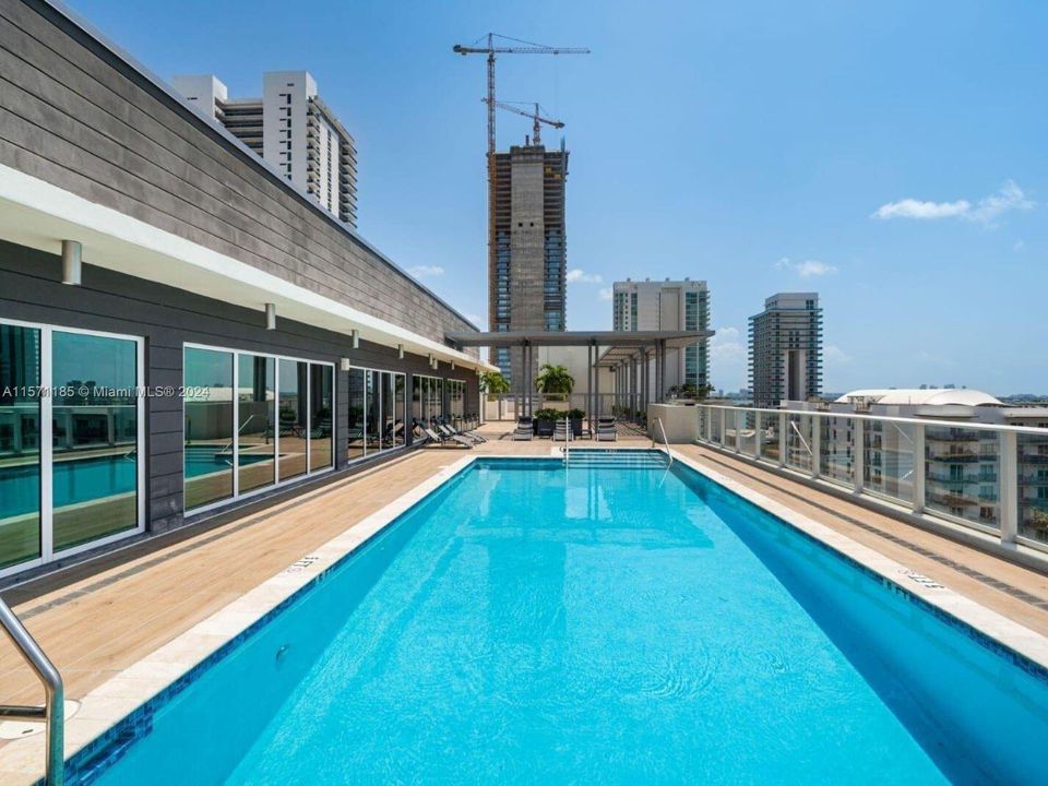 Recientemente alquilado: $3,950 (2 camas, 2 baños, 814 Pies cuadrados)