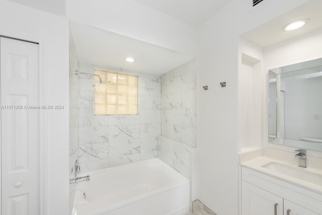 Recently Rented: $3,200 (2 beds, 2 baths, 1024 Square Feet)