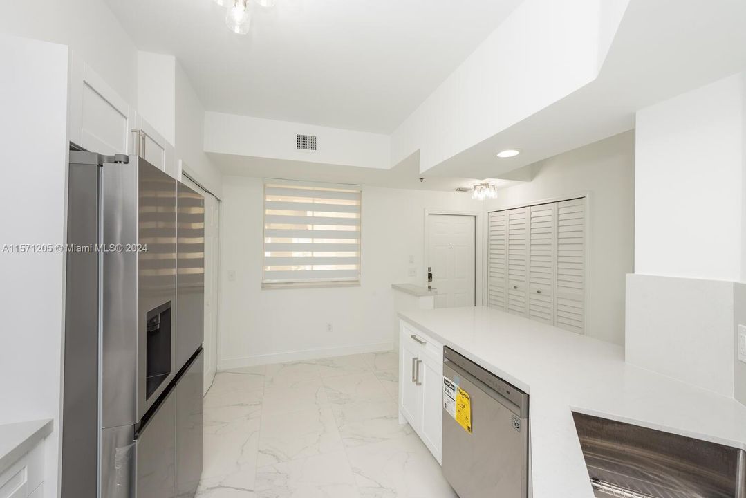 Recently Rented: $3,200 (2 beds, 2 baths, 1024 Square Feet)