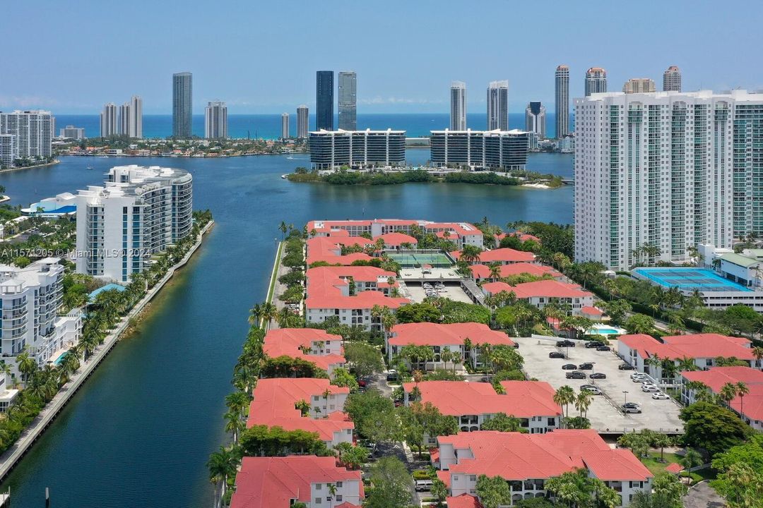 Recently Rented: $3,200 (2 beds, 2 baths, 1024 Square Feet)