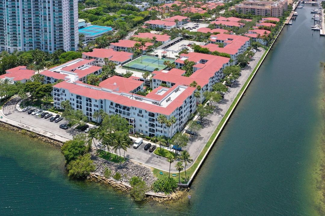 Recently Rented: $3,200 (2 beds, 2 baths, 1024 Square Feet)