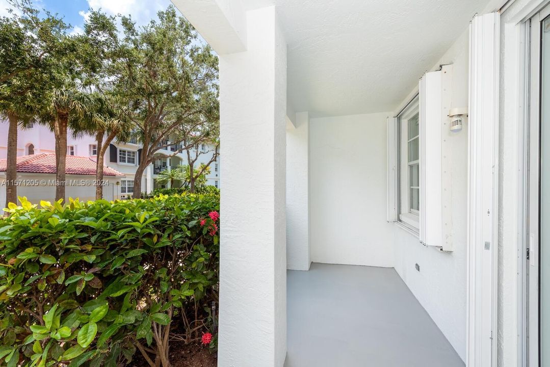 Recently Rented: $3,200 (2 beds, 2 baths, 1024 Square Feet)