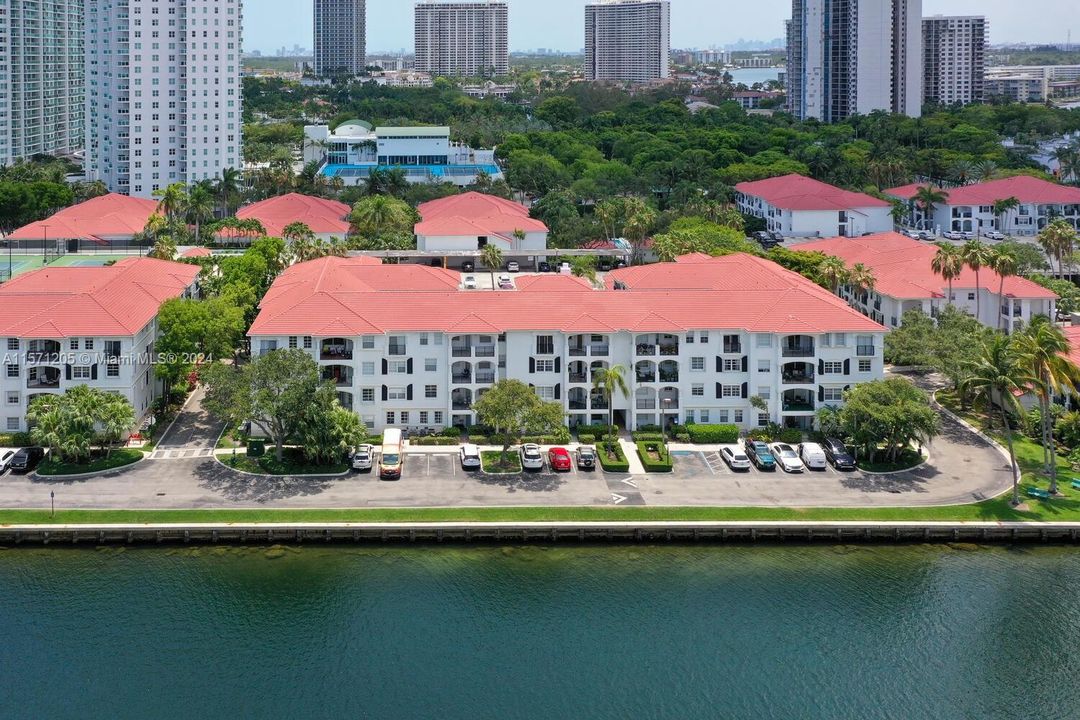 Recently Rented: $3,200 (2 beds, 2 baths, 1024 Square Feet)