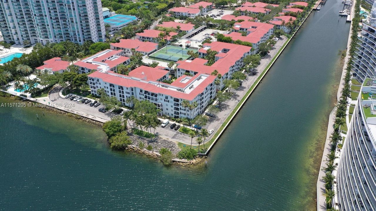 Recently Rented: $3,200 (2 beds, 2 baths, 1024 Square Feet)