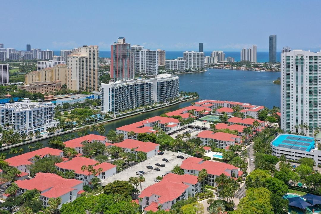 Recently Rented: $3,200 (2 beds, 2 baths, 1024 Square Feet)