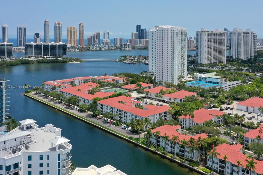 Recently Rented: $3,200 (2 beds, 2 baths, 1024 Square Feet)