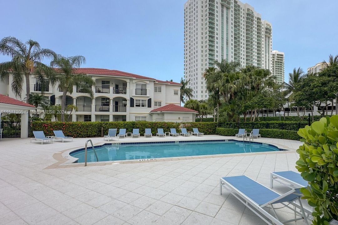 Recently Rented: $3,200 (2 beds, 2 baths, 1024 Square Feet)