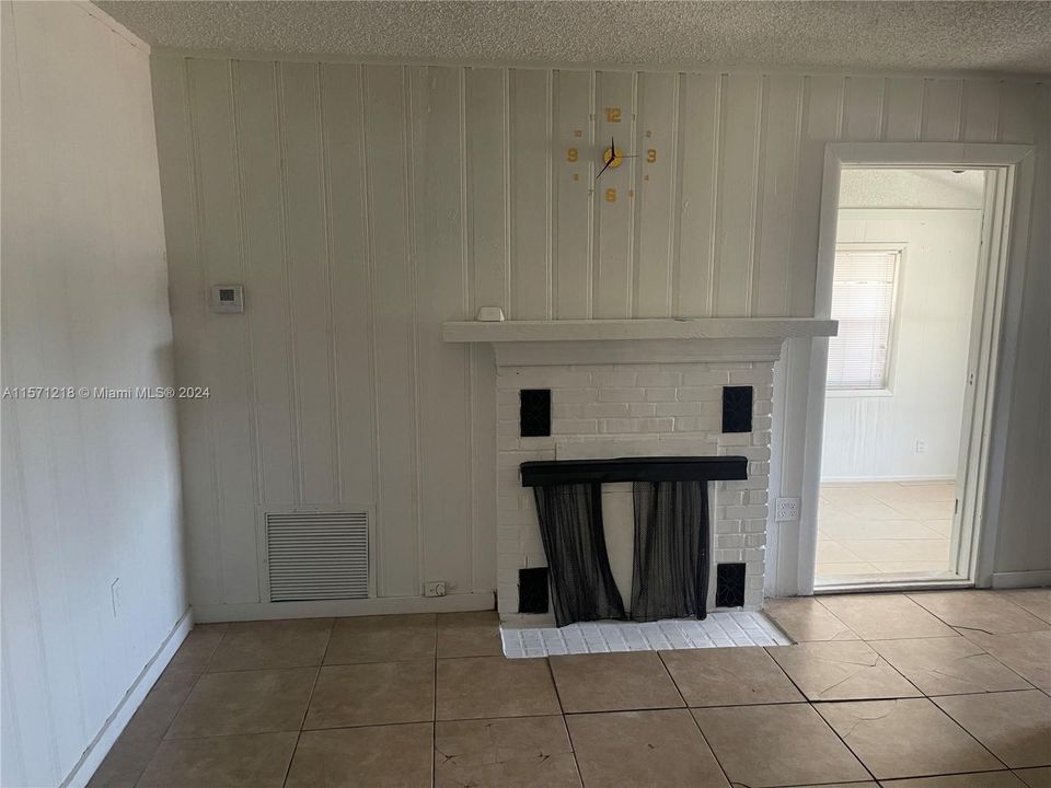 For Rent: $2,600 (3 beds, 1 baths, 1298 Square Feet)