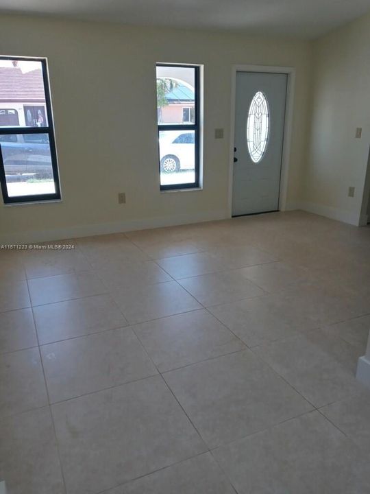 Active With Contract: $3,500 (3 beds, 2 baths, 1788 Square Feet)