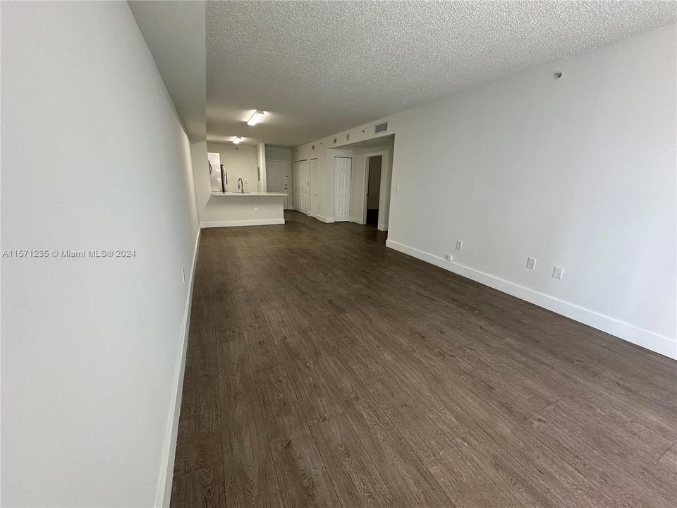 Active With Contract: $2,600 (2 beds, 1 baths, 1014 Square Feet)