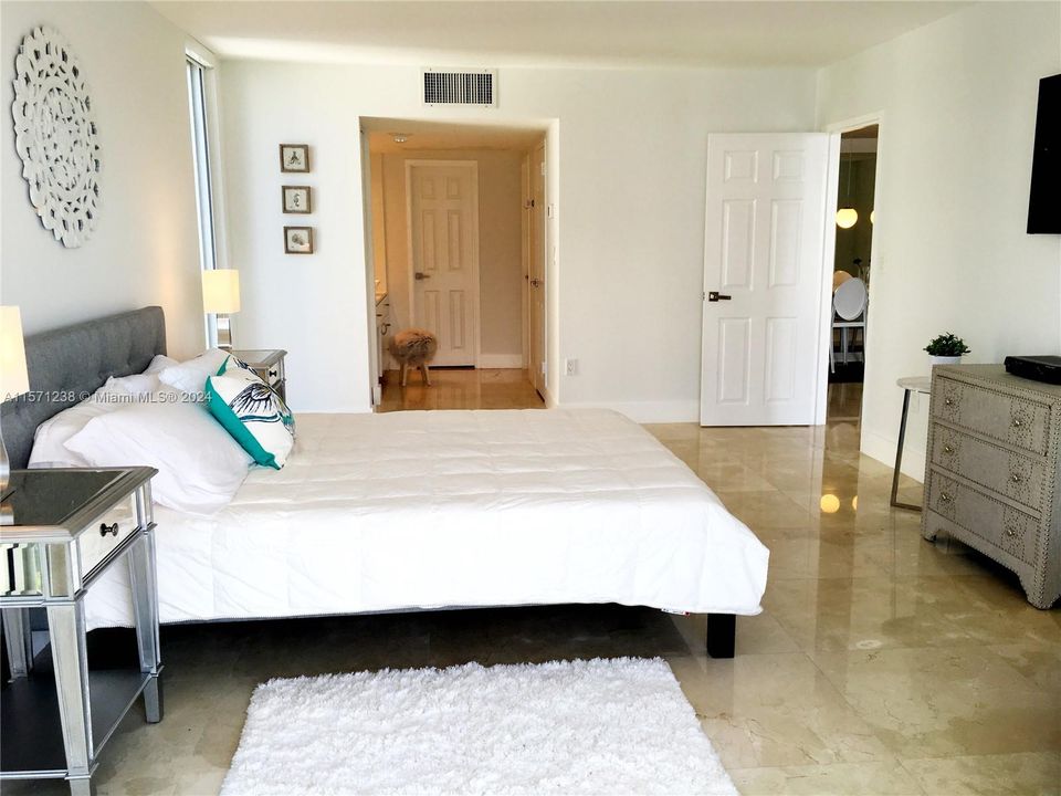 For Rent: $4,500 (2 beds, 2 baths, 1320 Square Feet)