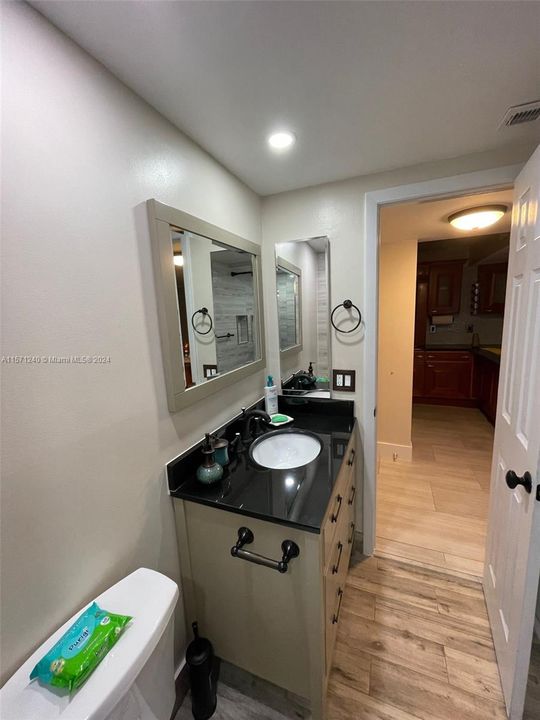 Active With Contract: $2,750 (2 beds, 2 baths, 926 Square Feet)