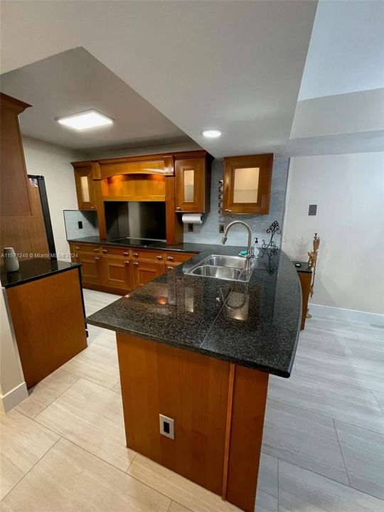 Active With Contract: $2,750 (2 beds, 2 baths, 926 Square Feet)