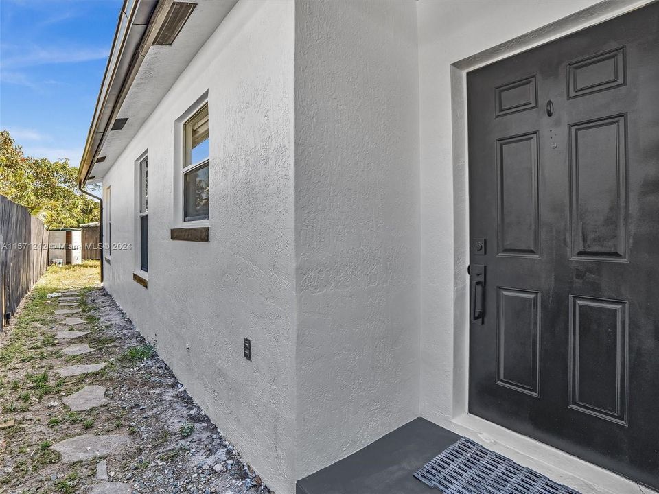 For Sale: $599,000 (3 beds, 2 baths, 1408 Square Feet)