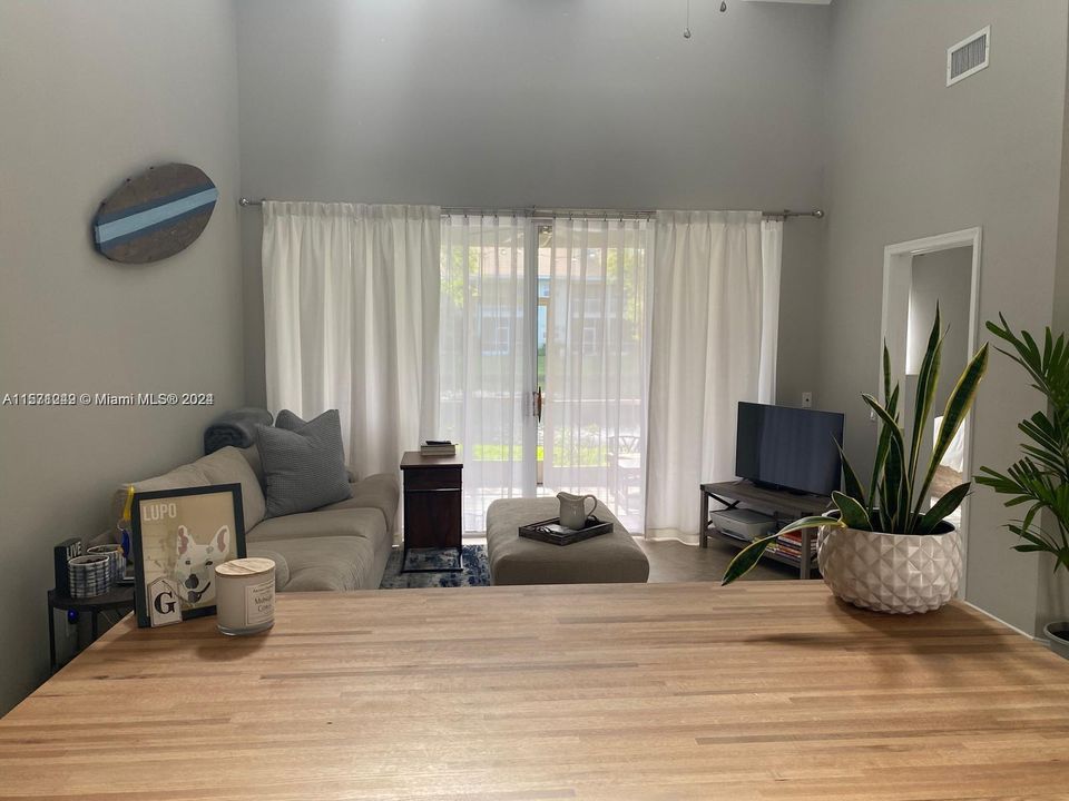 For Rent: $3,000 (2 beds, 2 baths, 1197 Square Feet)