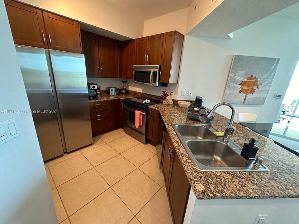 For Sale: $545,000 (2 beds, 2 baths, 1194 Square Feet)