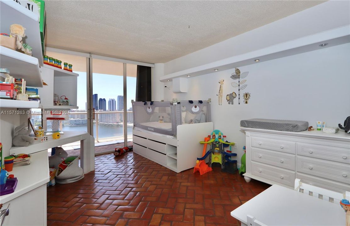 В аренду: $5,000 (3 спален, 4 ванн, 2470 Квадратных фут)