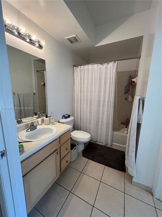 Active With Contract: $2,950 (2 beds, 2 baths, 1010 Square Feet)