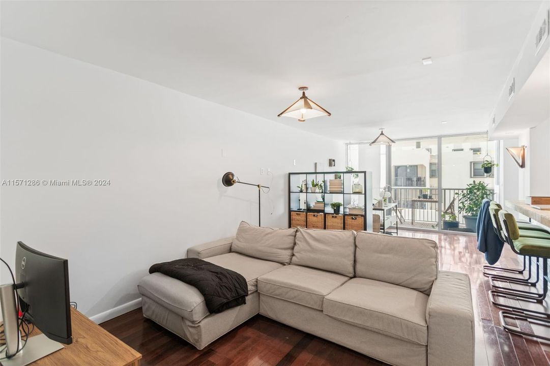 For Sale: $534,000 (2 beds, 2 baths, 1190 Square Feet)