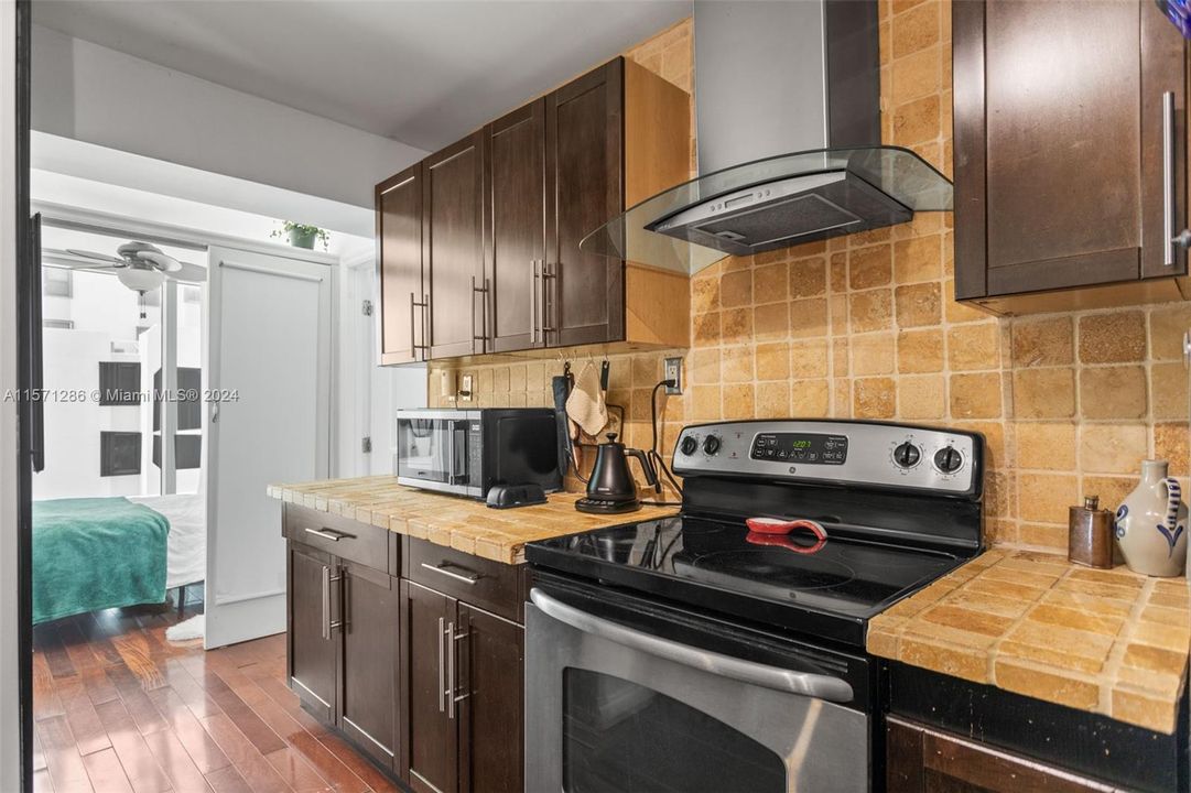 For Sale: $539,999 (1 beds, 2 baths, 1190 Square Feet)