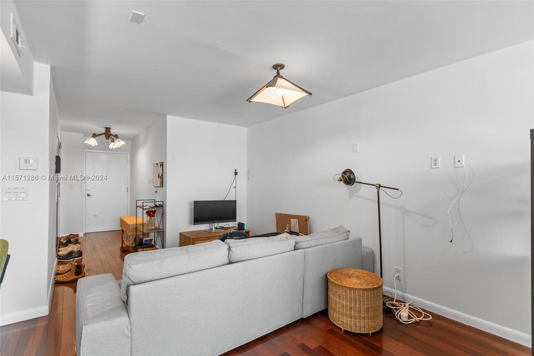 For Sale: $534,000 (2 beds, 2 baths, 1190 Square Feet)