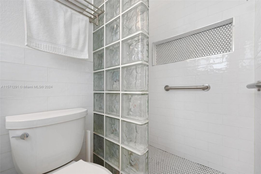 Недавно продано: $699,000 (3 спален, 3 ванн, 1404 Квадратных фут)