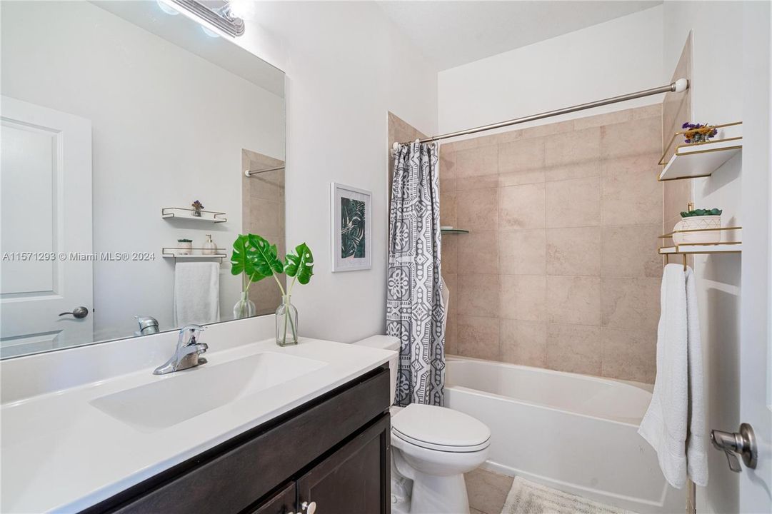Active With Contract: $389,000 (3 beds, 2 baths, 1441 Square Feet)
