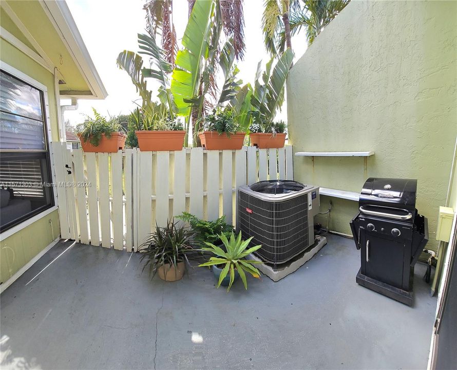 For Sale: $299,900 (2 beds, 2 baths, 1441 Square Feet)