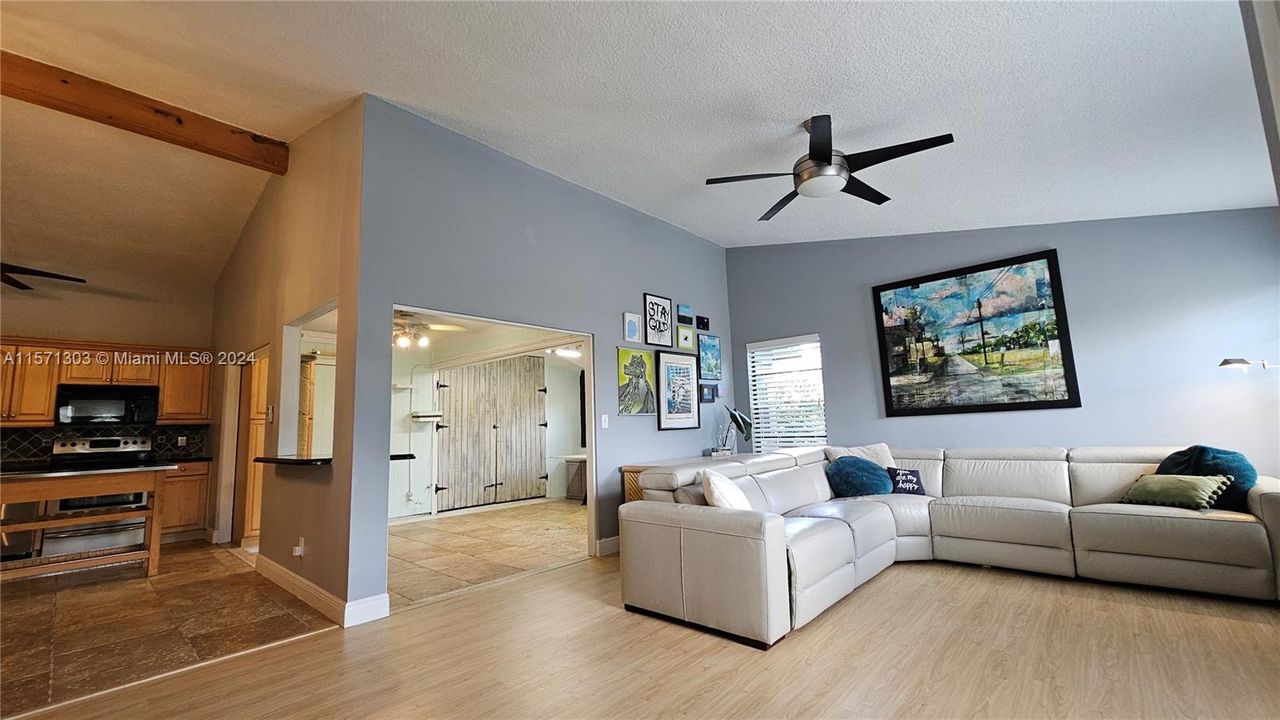 For Sale: $299,900 (2 beds, 2 baths, 1441 Square Feet)