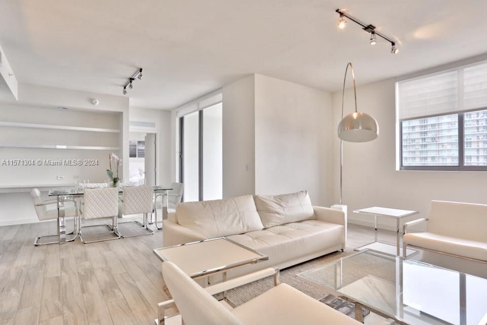 For Sale: $795,000 (2 beds, 2 baths, 1224 Square Feet)