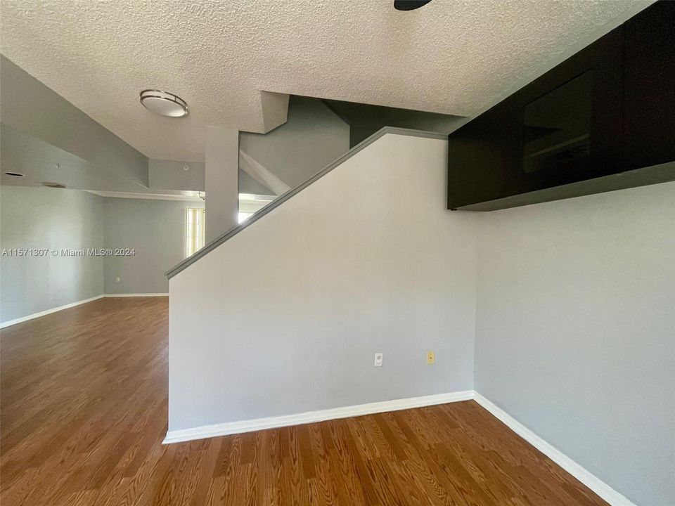 For Rent: $3,790 (3 beds, 2 baths, 1481 Square Feet)