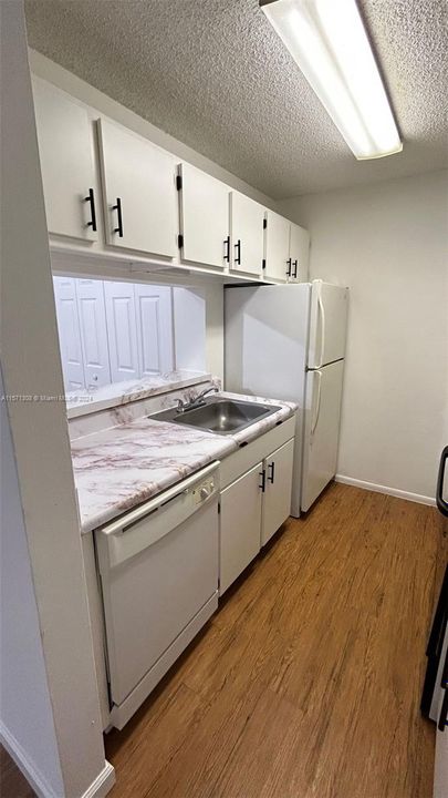 For Sale: $200,000 (1 beds, 1 baths, 620 Square Feet)