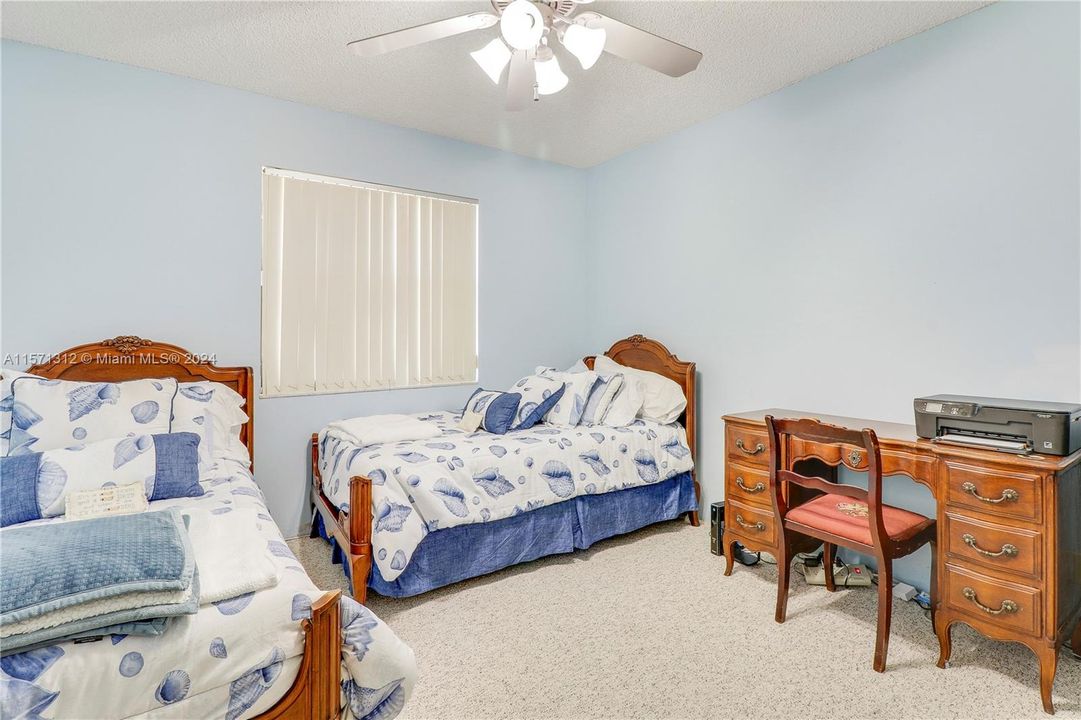 For Sale: $297,500 (2 beds, 2 baths, 1169 Square Feet)