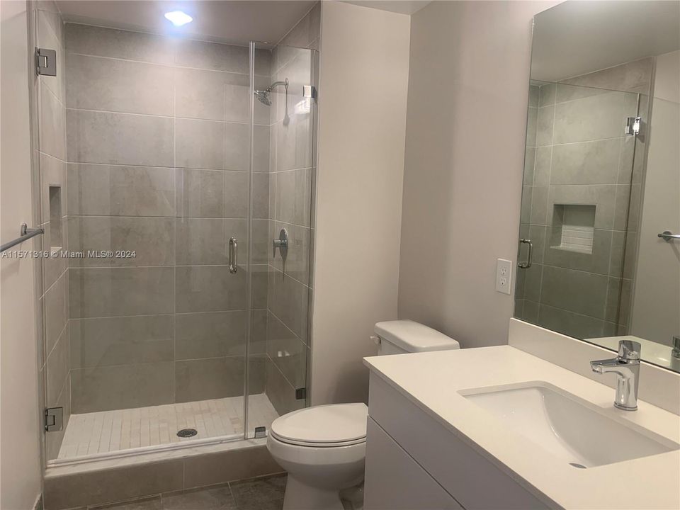 Active With Contract: $2,085 (1 beds, 1 baths, 642 Square Feet)