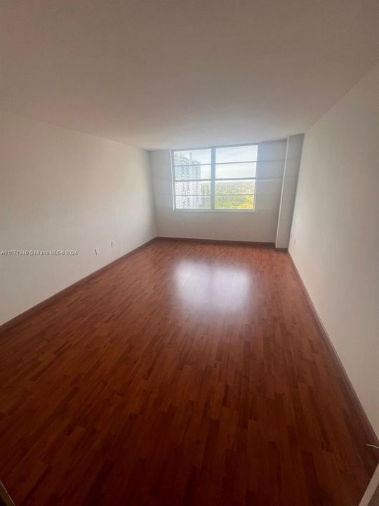 For Rent: $2,250 (1 beds, 1 baths, 1066 Square Feet)