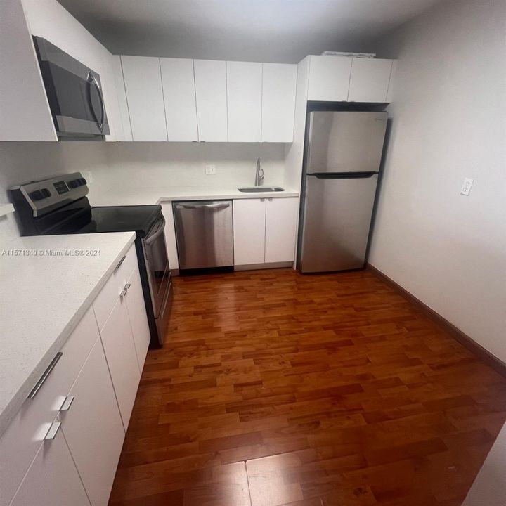 For Rent: $2,250 (1 beds, 1 baths, 1066 Square Feet)