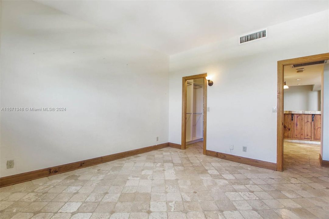 For Sale: $1,350,000 (1 beds, 1 baths, 880 Square Feet)