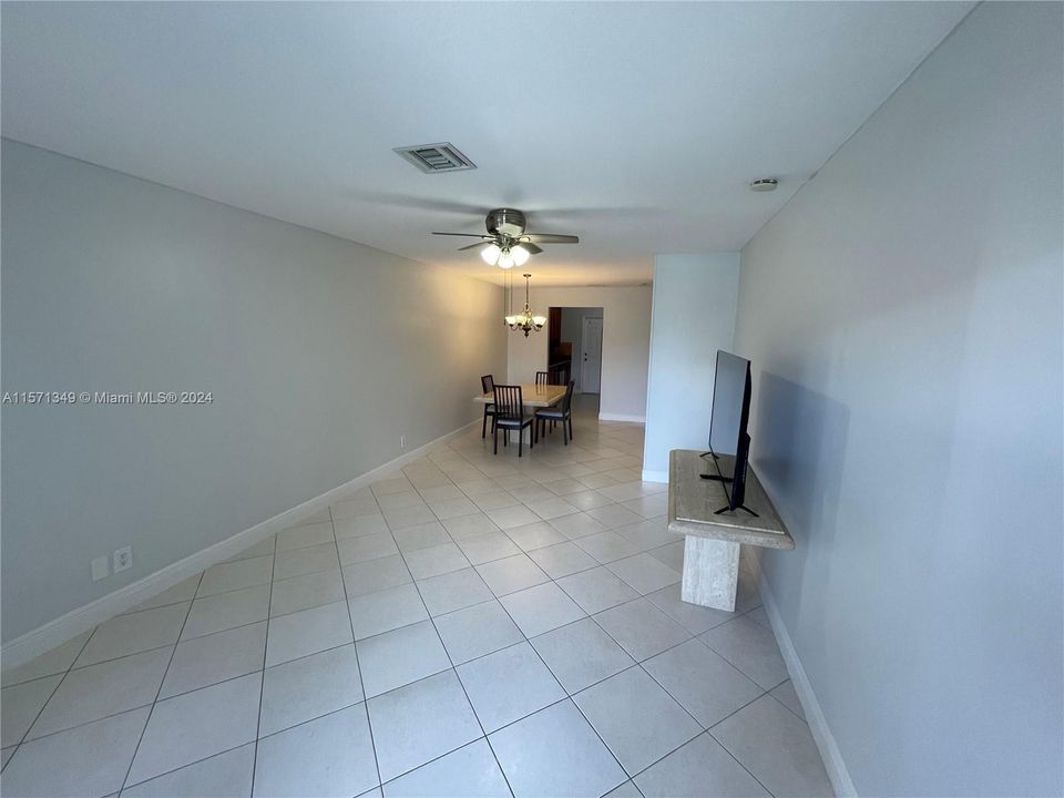 Recently Rented: $1,675 (1 beds, 1 baths, 700 Square Feet)